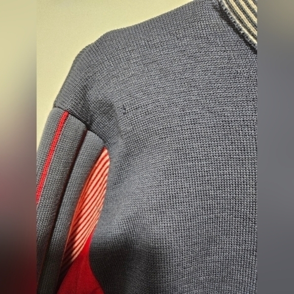 Ramos Padded Sweater READ DESCRIPTION - Picture 7 of 16